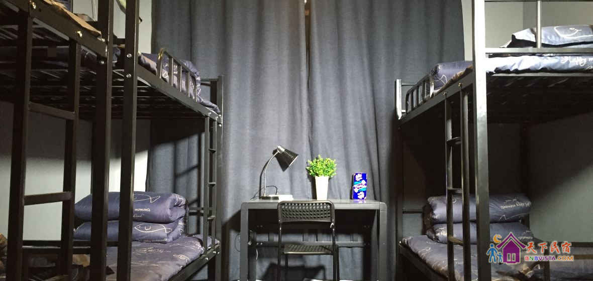 莱昂内6人间(床位房)(公共卫浴)