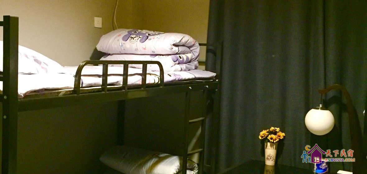 莫妮卡4人间(床位房)(公共卫浴)