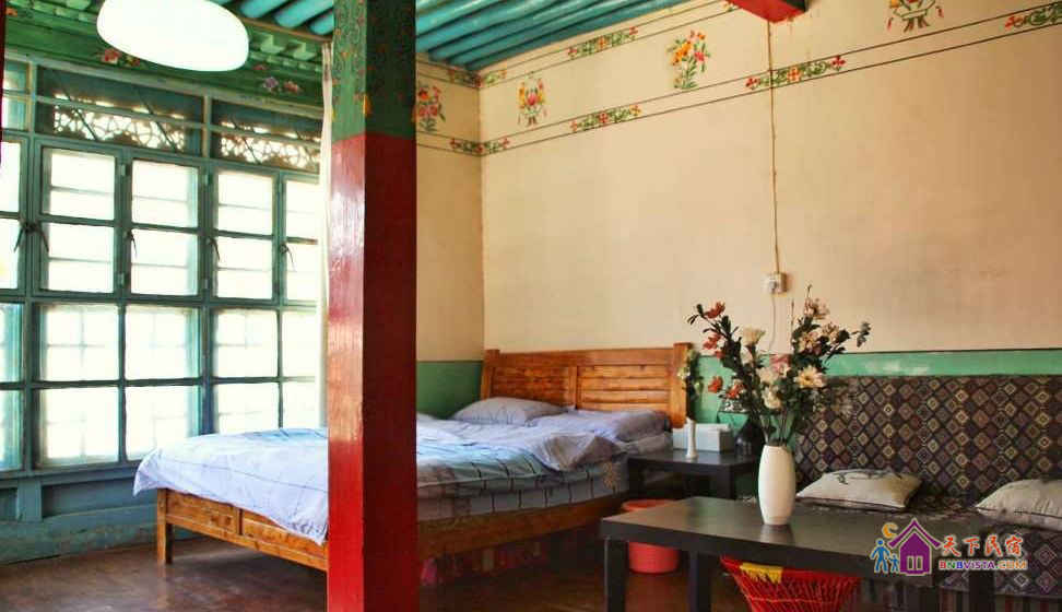 藏式阳光家庭房