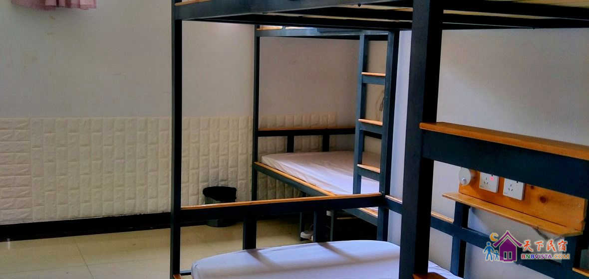 普通女生4人床位间