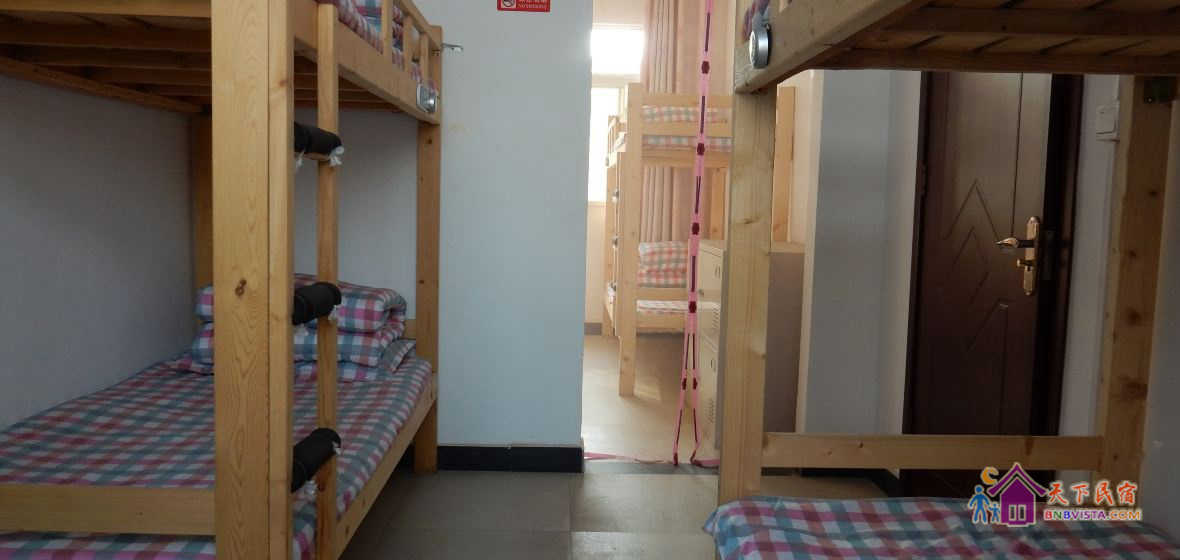 女生八人房
