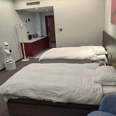 钢铁电竞双床房