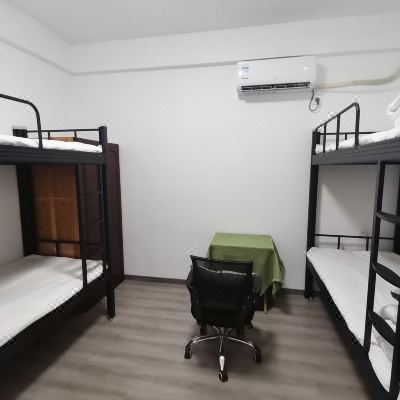 男生四人间(床位)(公共卫浴)