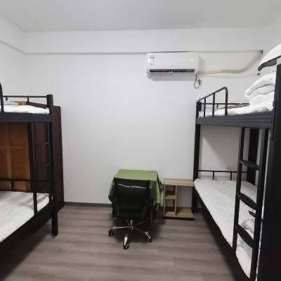 女生八人间(床位)(公共卫浴)