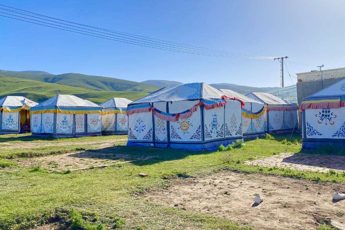  天下民宿 之 西北偏北藏包营地 