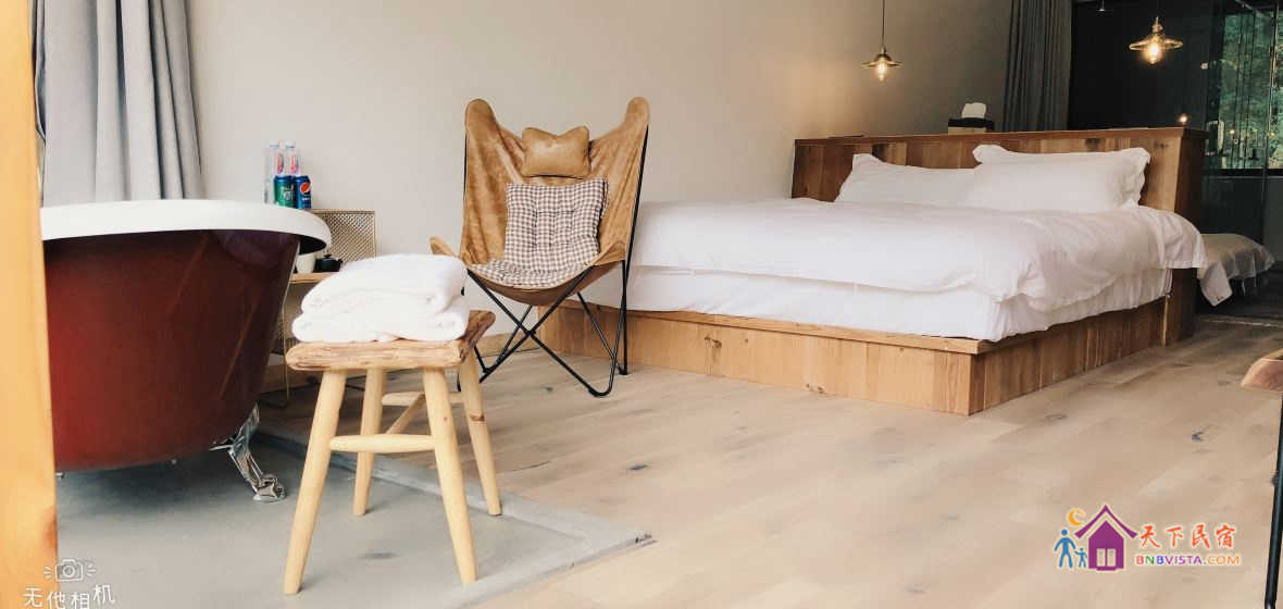 温馨山水大床房