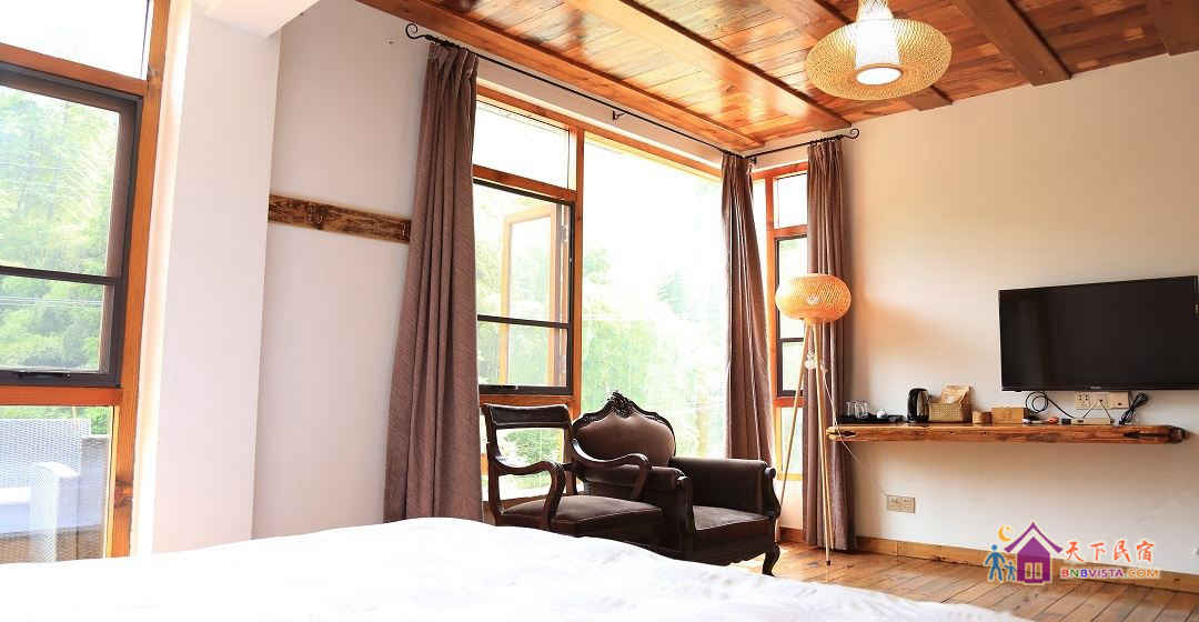 怡然山景大床房