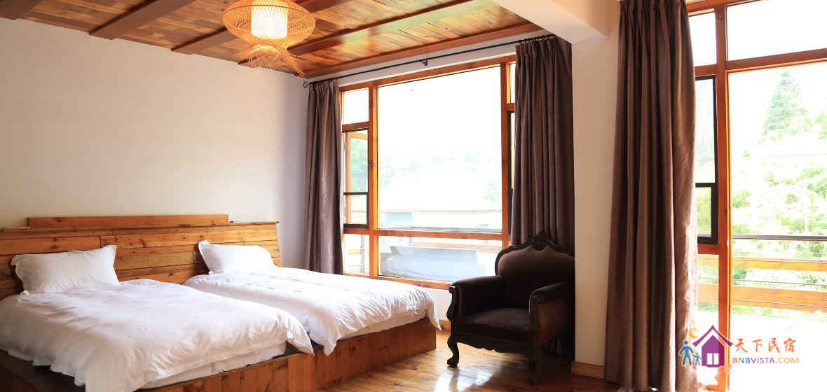 怡然山景家庭房