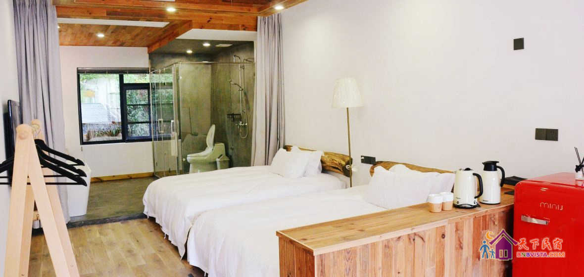 温馨山水亲子房