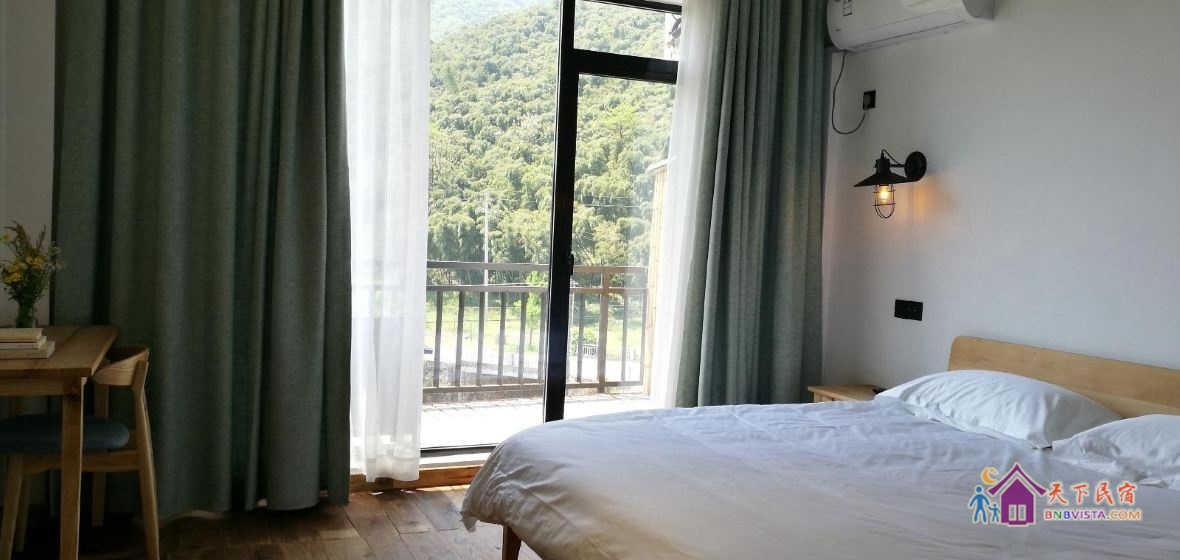 阳台大床房