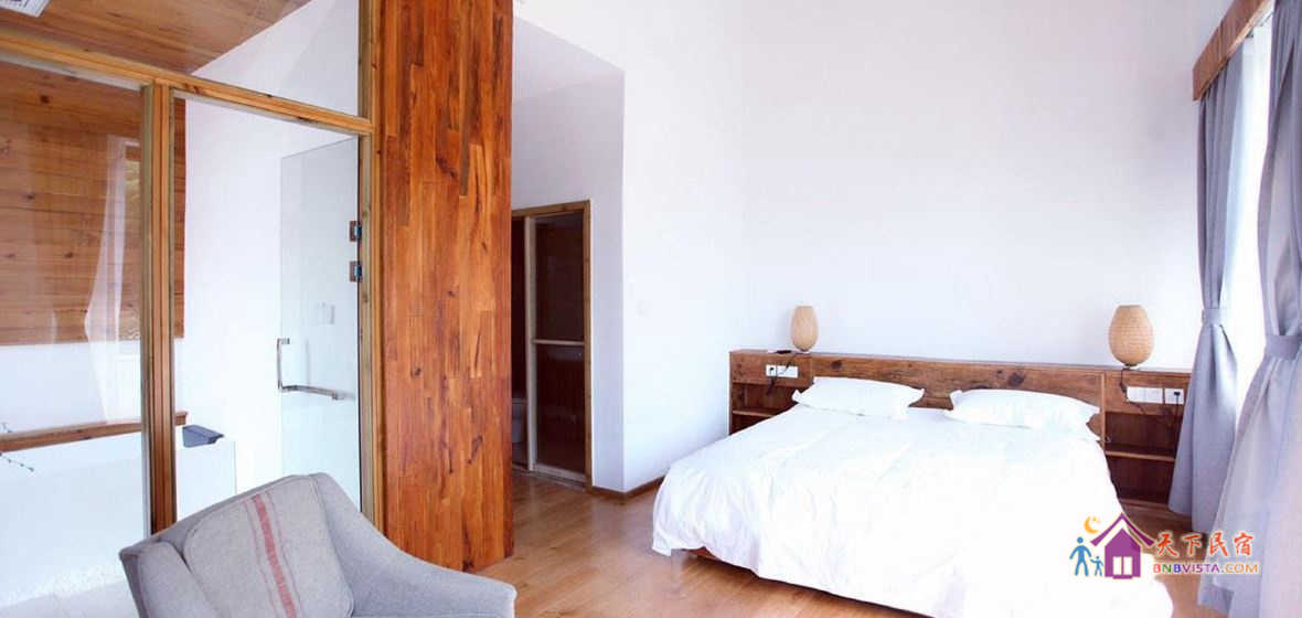 山陆家庭大床房