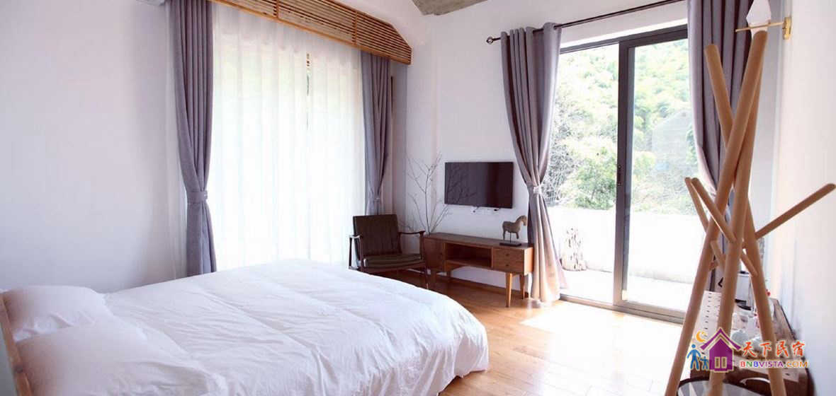 山伍阳光大床房