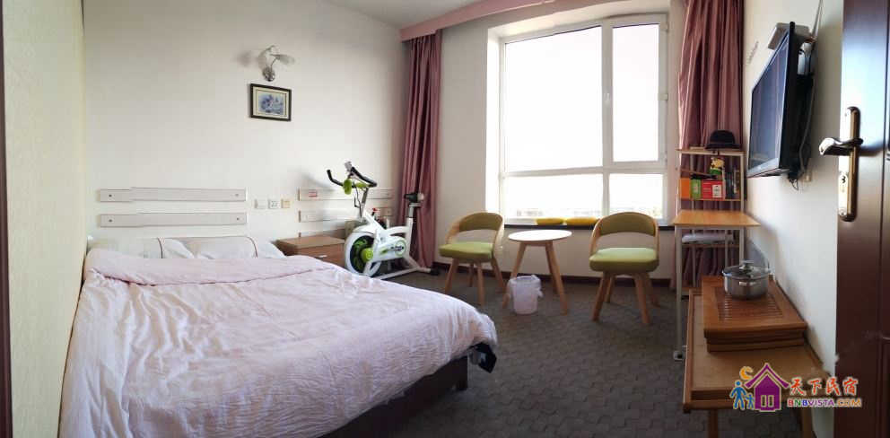 明亮大床房