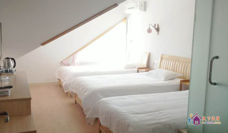 阳光阁楼标准三人房