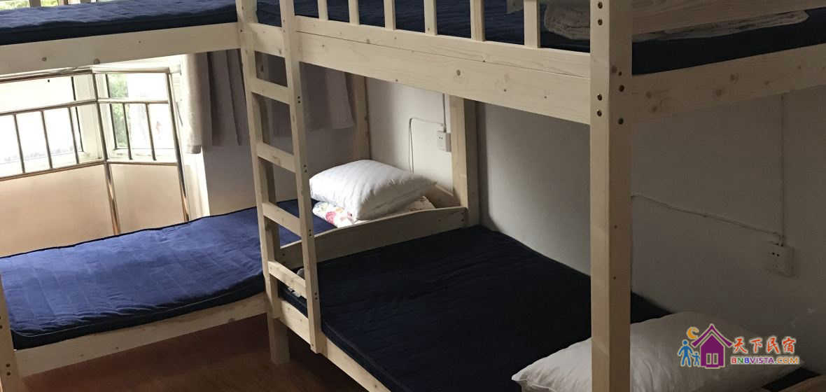 舒适男生八人间(公共卫浴)(床位)