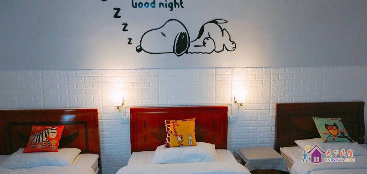 宽广视野海景温馨家庭三床房