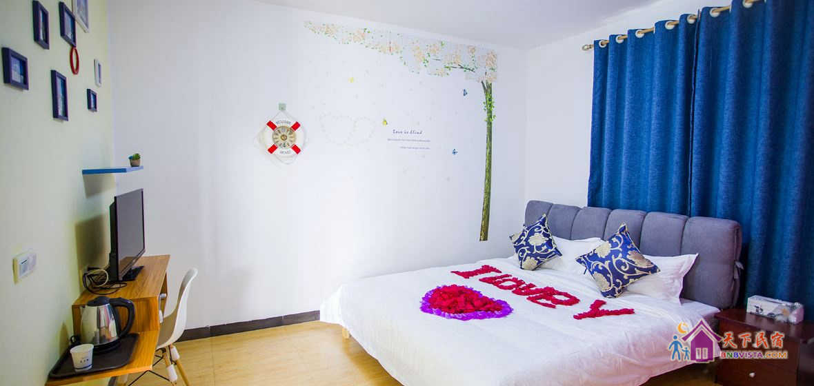 蔚蓝港湾大床房