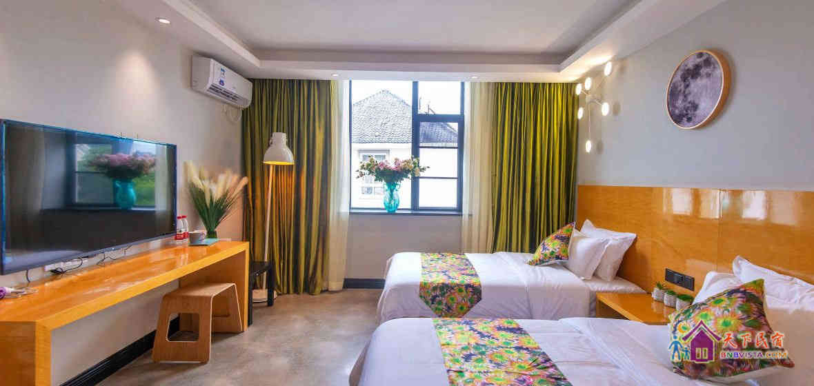 泮翠落窗双床房