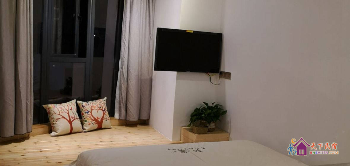 木静榻榻米大床房