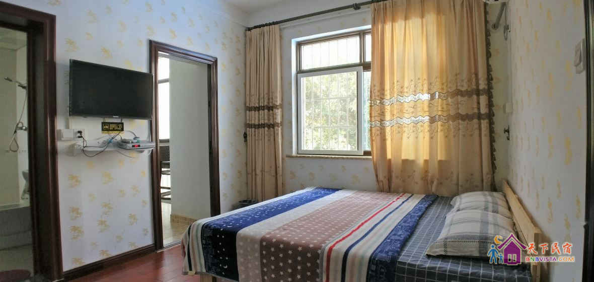 阳台精品大床房