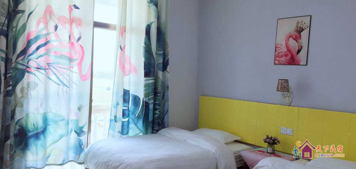 豪华湖景家庭房