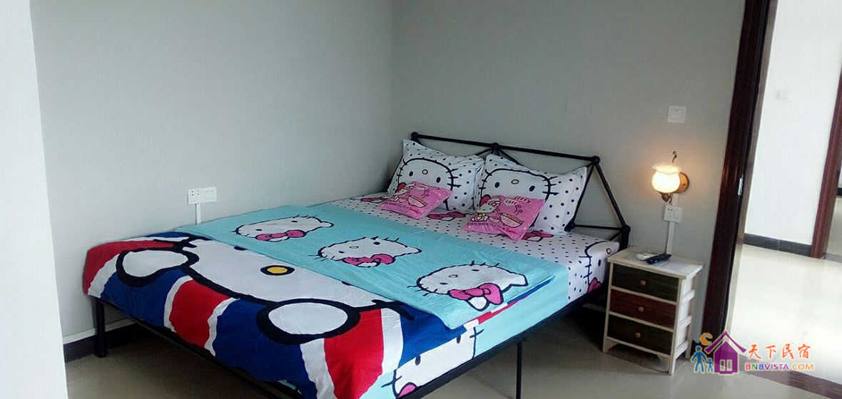 浪漫主题情侣大床房