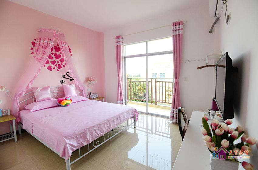粉色恋人大床房