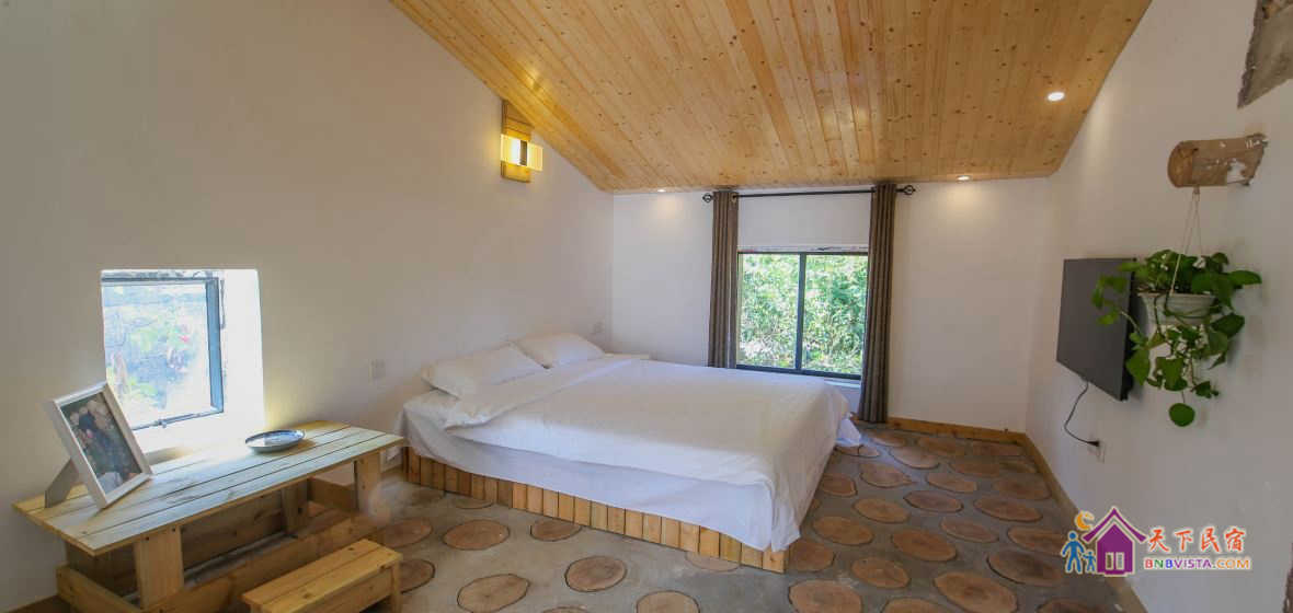 私人休闲阳台阁楼大床房