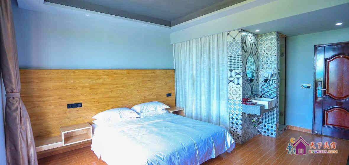 一线海景情侣大床房