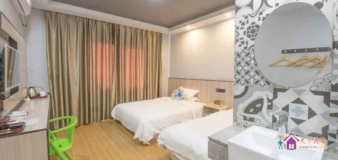 温馨园景亲子间