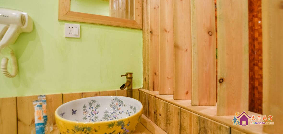 东南亚榻榻米情侣大床房