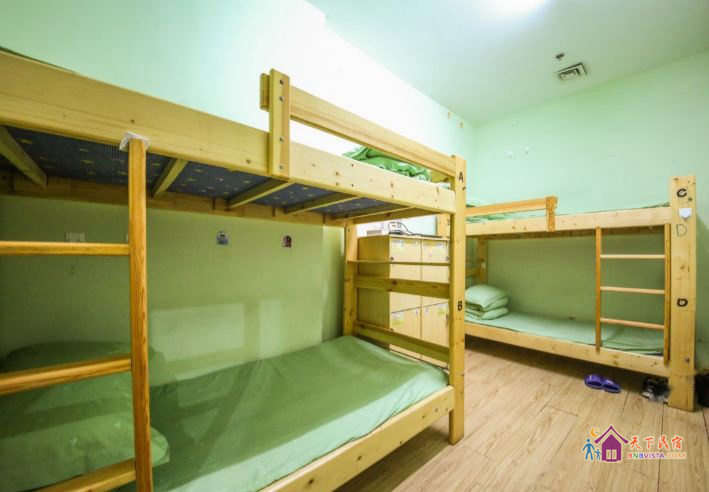 女生普通六人(床位)(无窗)