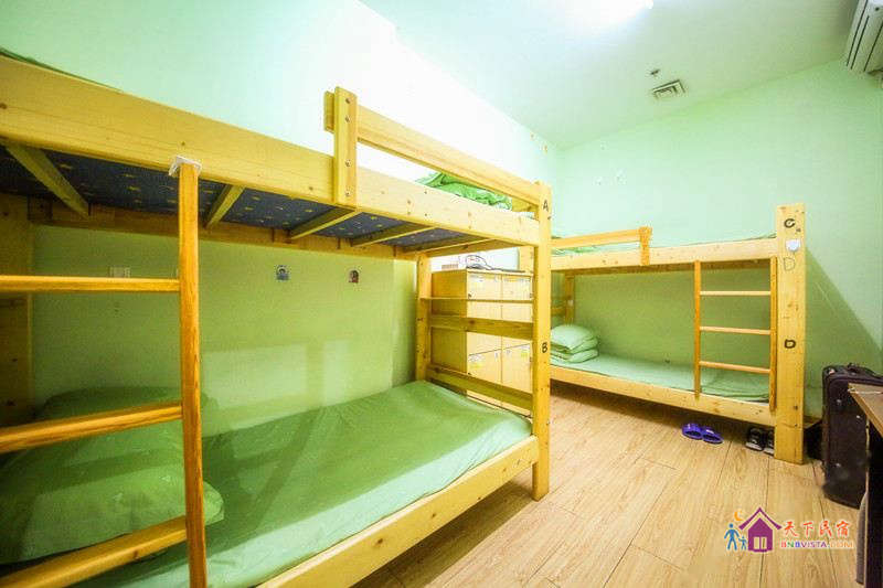 男生普通四人(床位)(无窗)