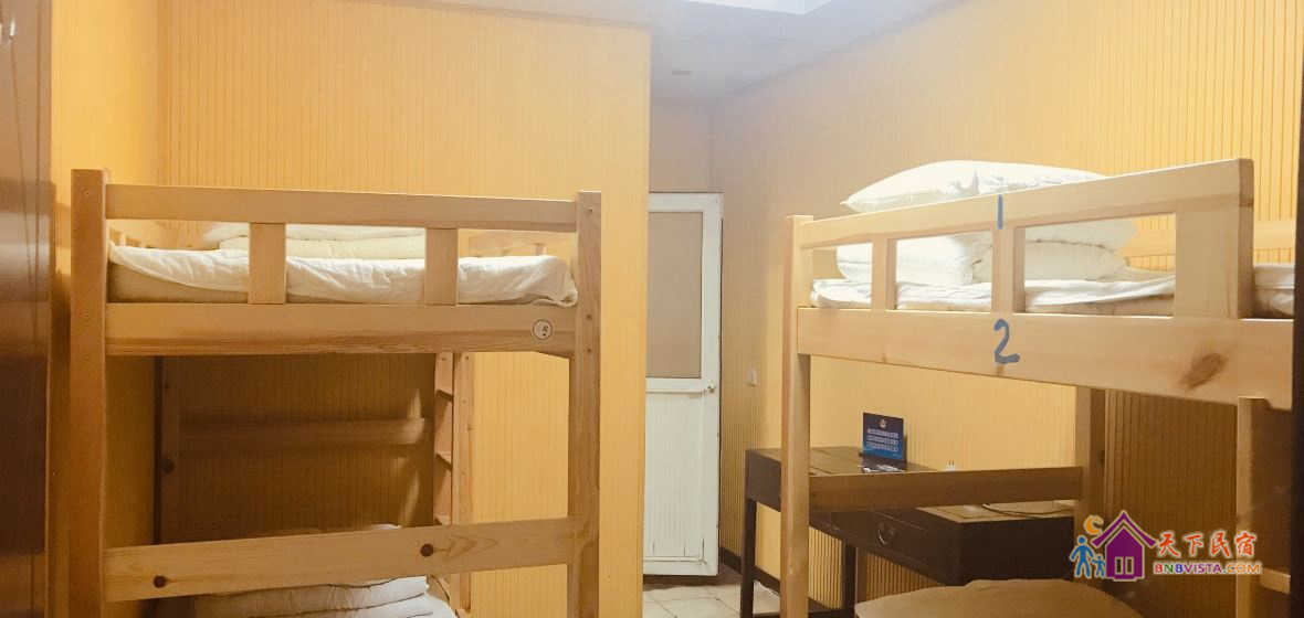 女生四人床位间