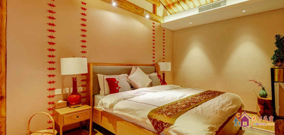 红罗绸缎胡同院