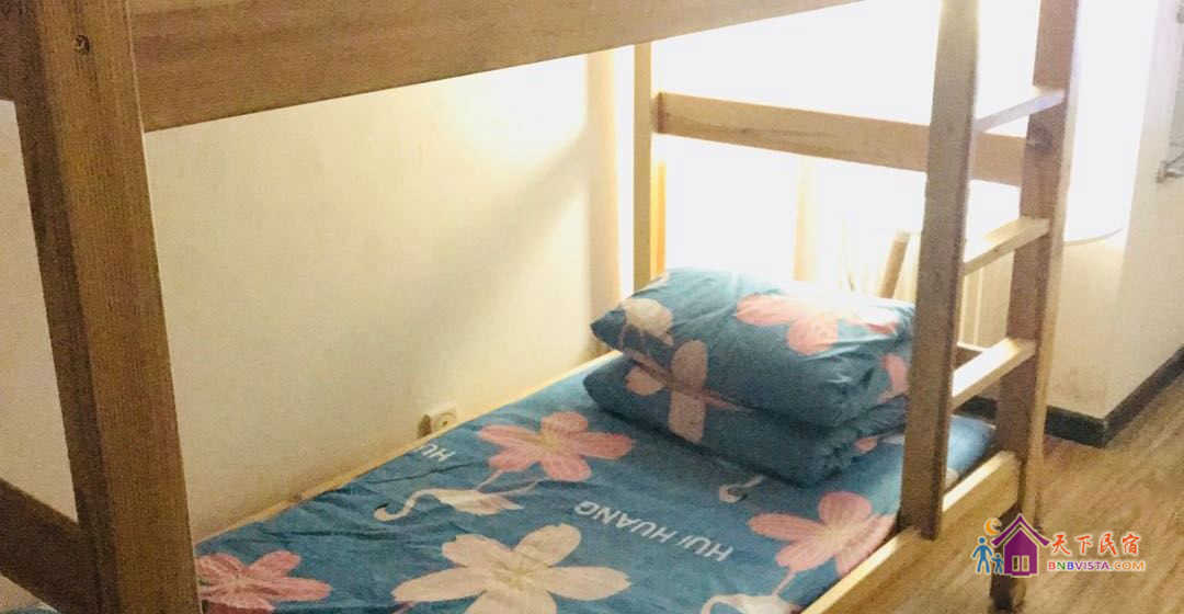 豪华女生四人床位房(公共卫浴)