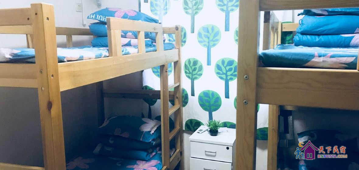 女生四人床位房(公共卫浴)