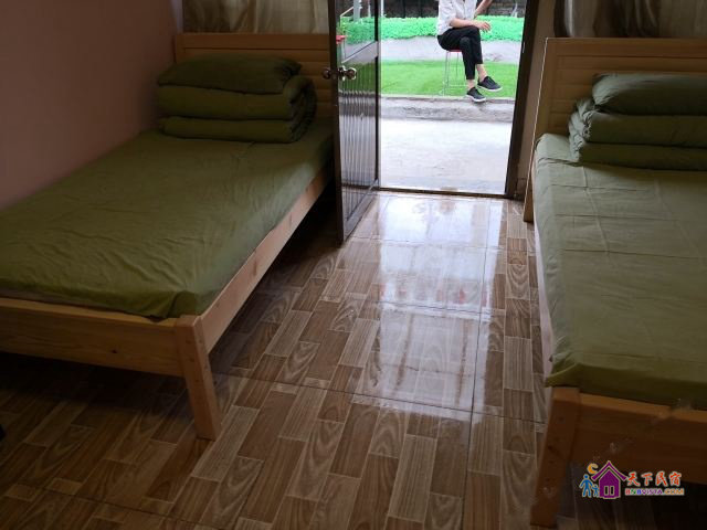 男生三人间(床位)