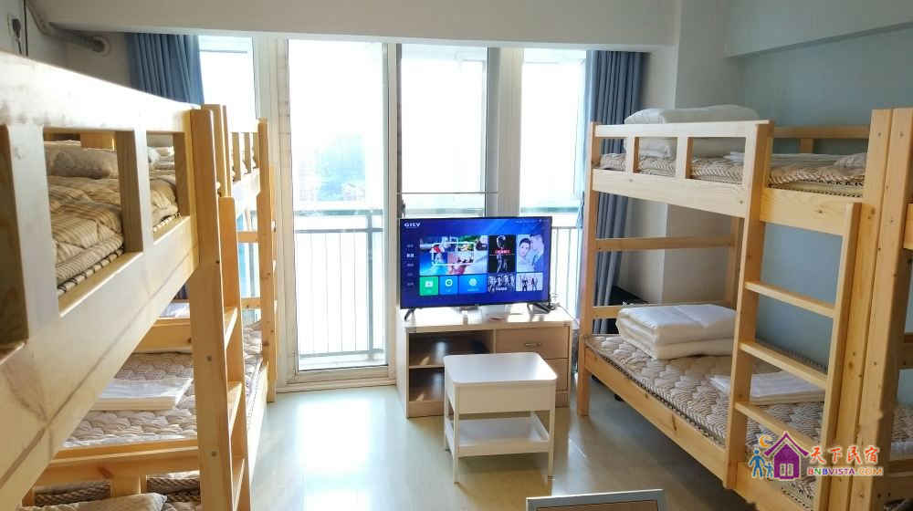 北回归线6人间(床位房)(公共卫浴)