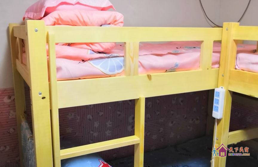 女生四人间(床位)(公共卫浴)