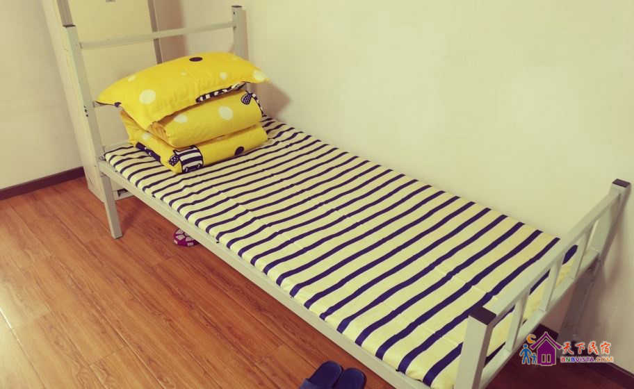 温馨家庭三人间(公共卫浴)