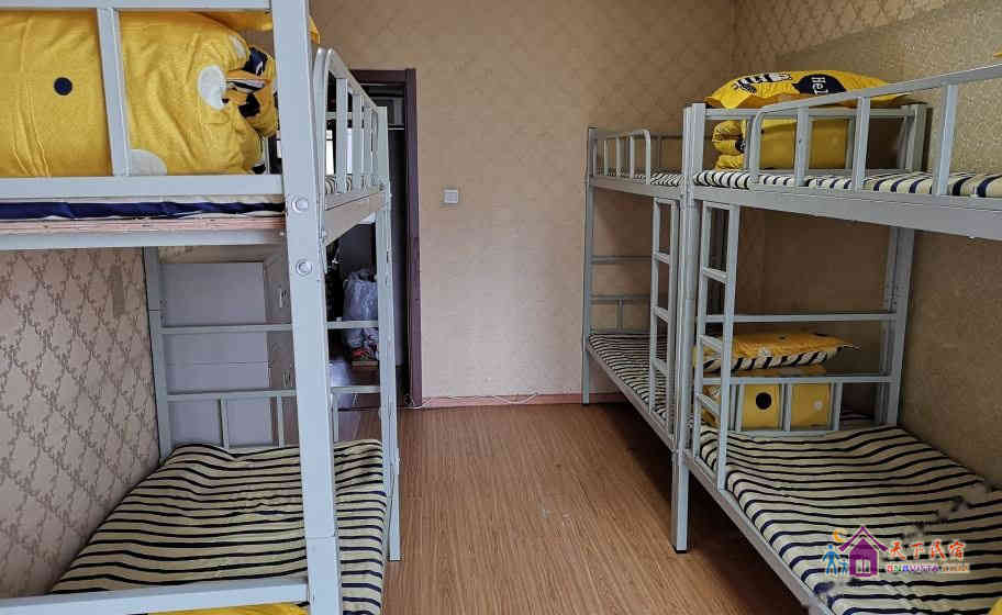 温馨家庭六人间(公共卫浴)