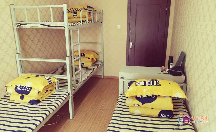 温馨家庭四人间(公共卫浴)