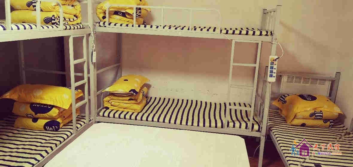 八人间(床位)(公共卫浴)