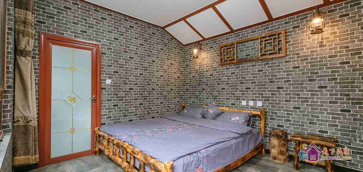 特色崖柏大床房