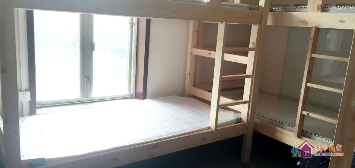 独卫女熊宝六人床位房