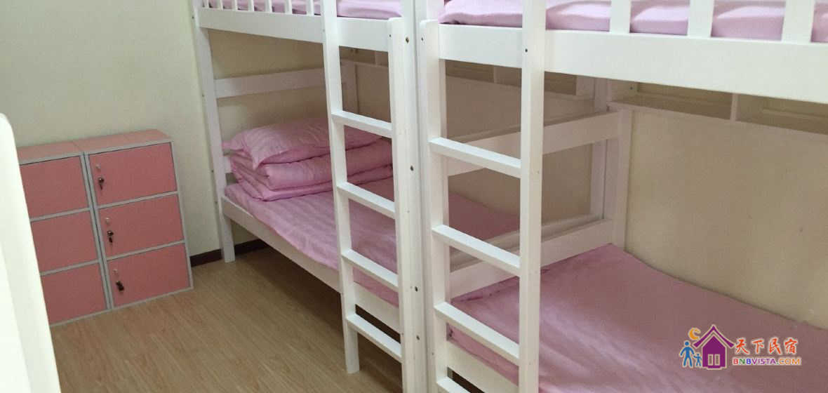 致青春女生六人床位间