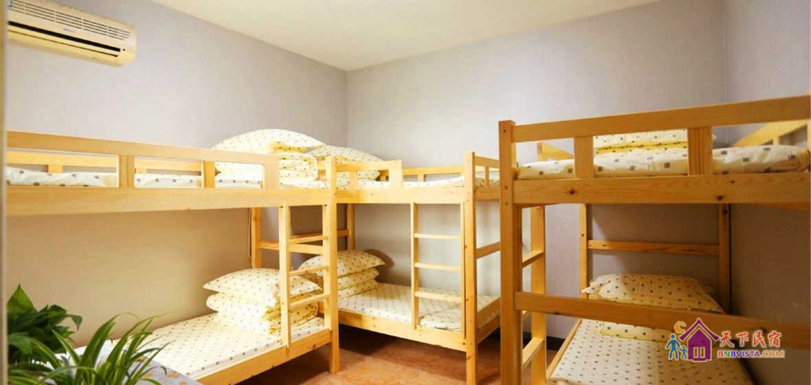 女生温馨六人床位间(公共卫浴)