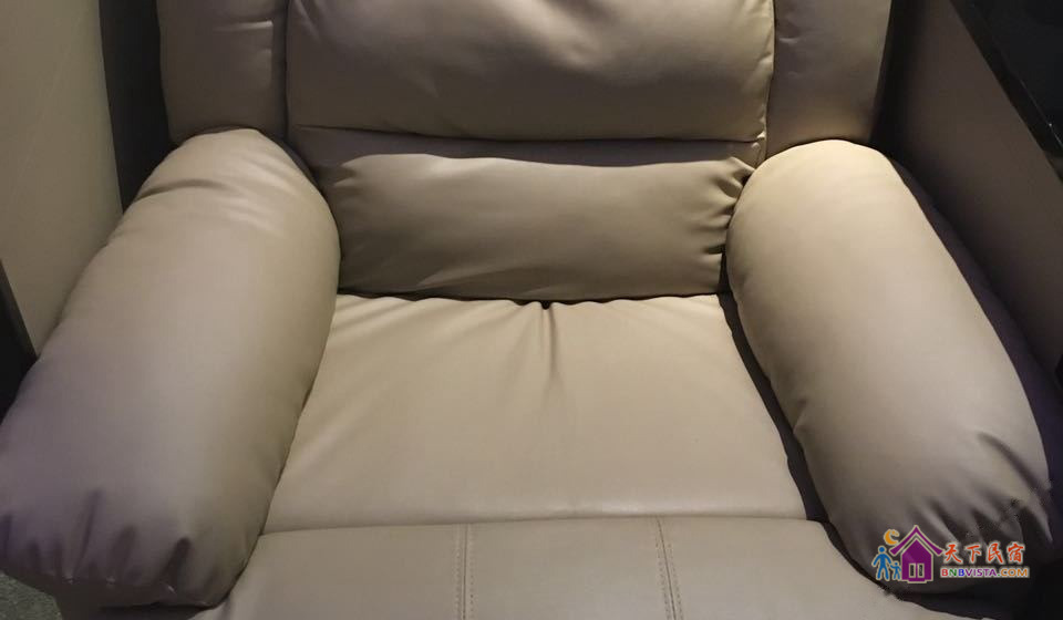 商务舱(床位)(无窗)(公共卫浴)