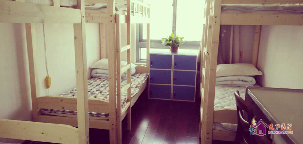 精品女生八人床位间